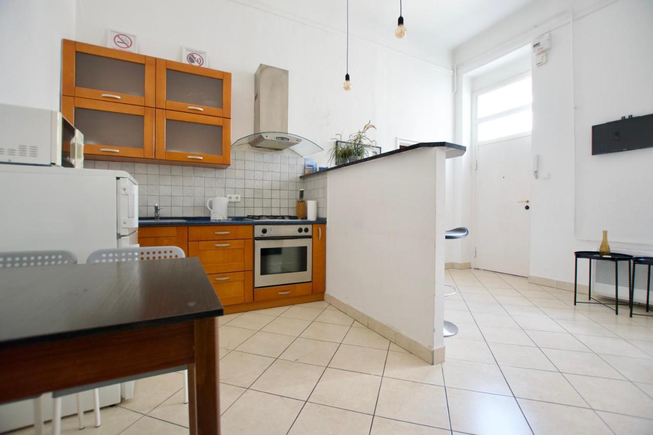 Budget Apartment By Hi5 - Center Of The Center Budapest Eksteriør bilde